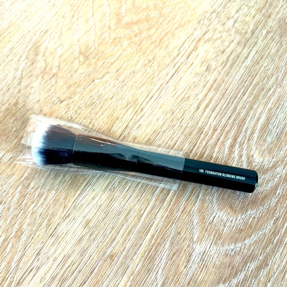 Il Makiage Foundation Brush #100 (Foundation Blending Brush) - Picture 5 of 5